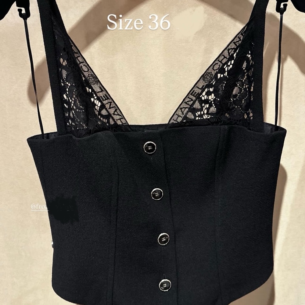 CHANEL Black wool crepe & lace